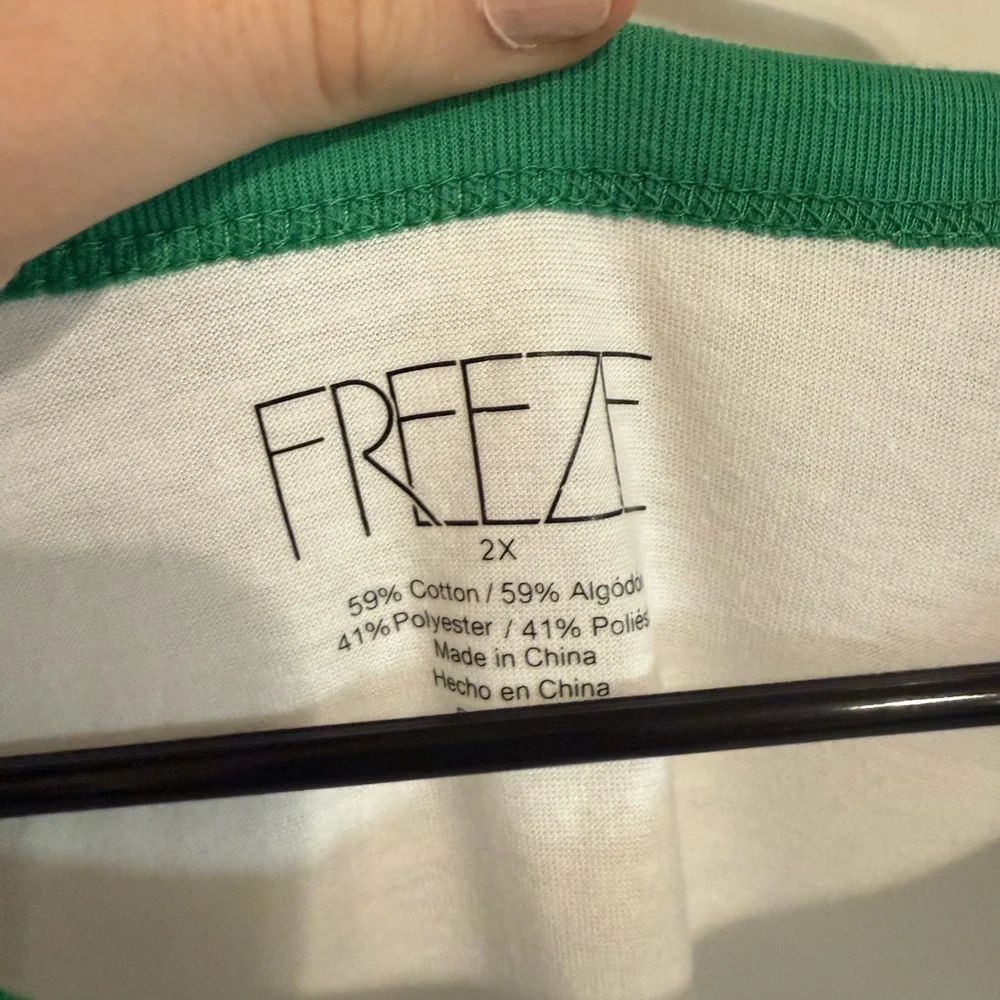 Freeze Preppy Pickleball Courtside Champion Ringer Tee in Pink and Green - Picture 5 of 6